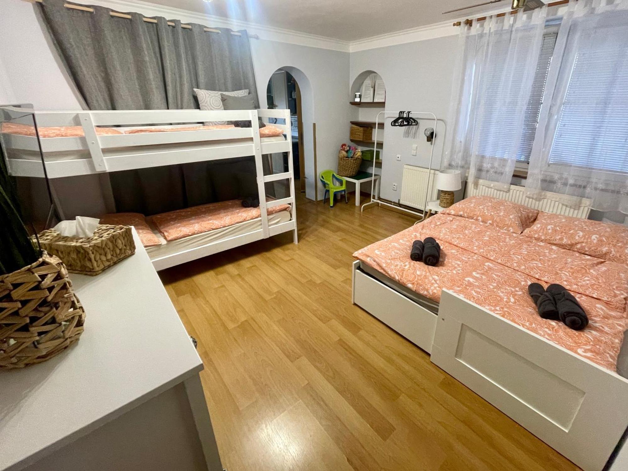 Ubytovani U Mikesa Břeclav Dış mekan fotoğraf